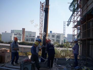 南京龍?zhí)端畯S用 300RJC185-12*4長(zhǎng)軸深井泵指導(dǎo)安裝完畢(圖1)